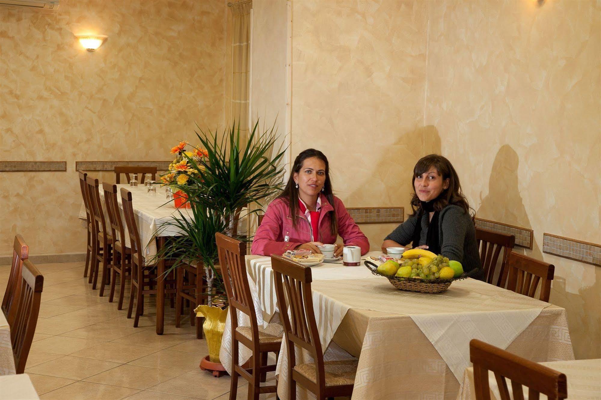 Hotel Le Rose Tivoli Terme Exterior photo